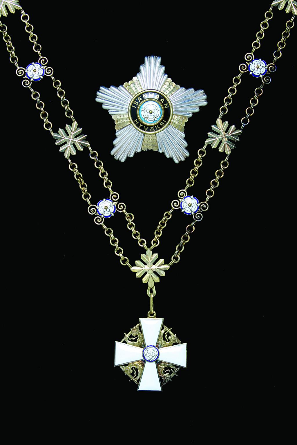 1.	A Finn Fehér Rózsa Rend nagykeresztje 