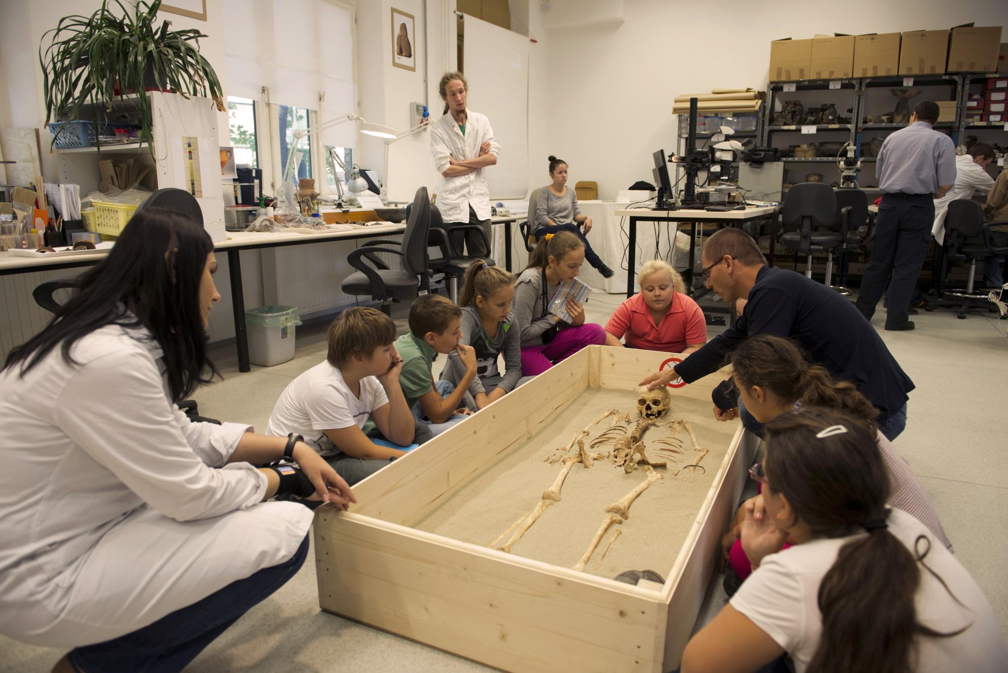 ALKALMAZOTT TERMÉSZETTUDOMÁNYI LABORATÓRIUM