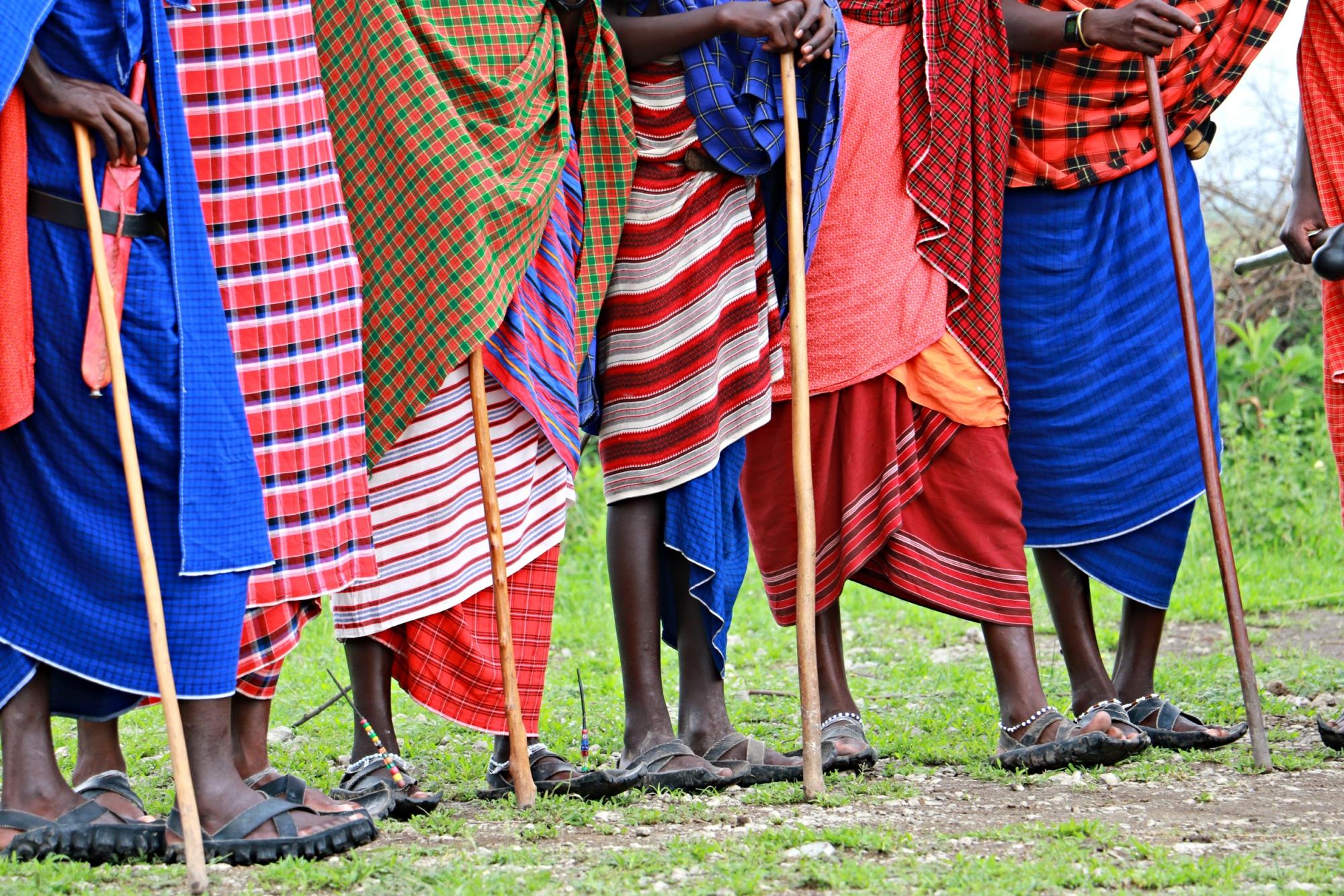 A maszájok színes öltözete