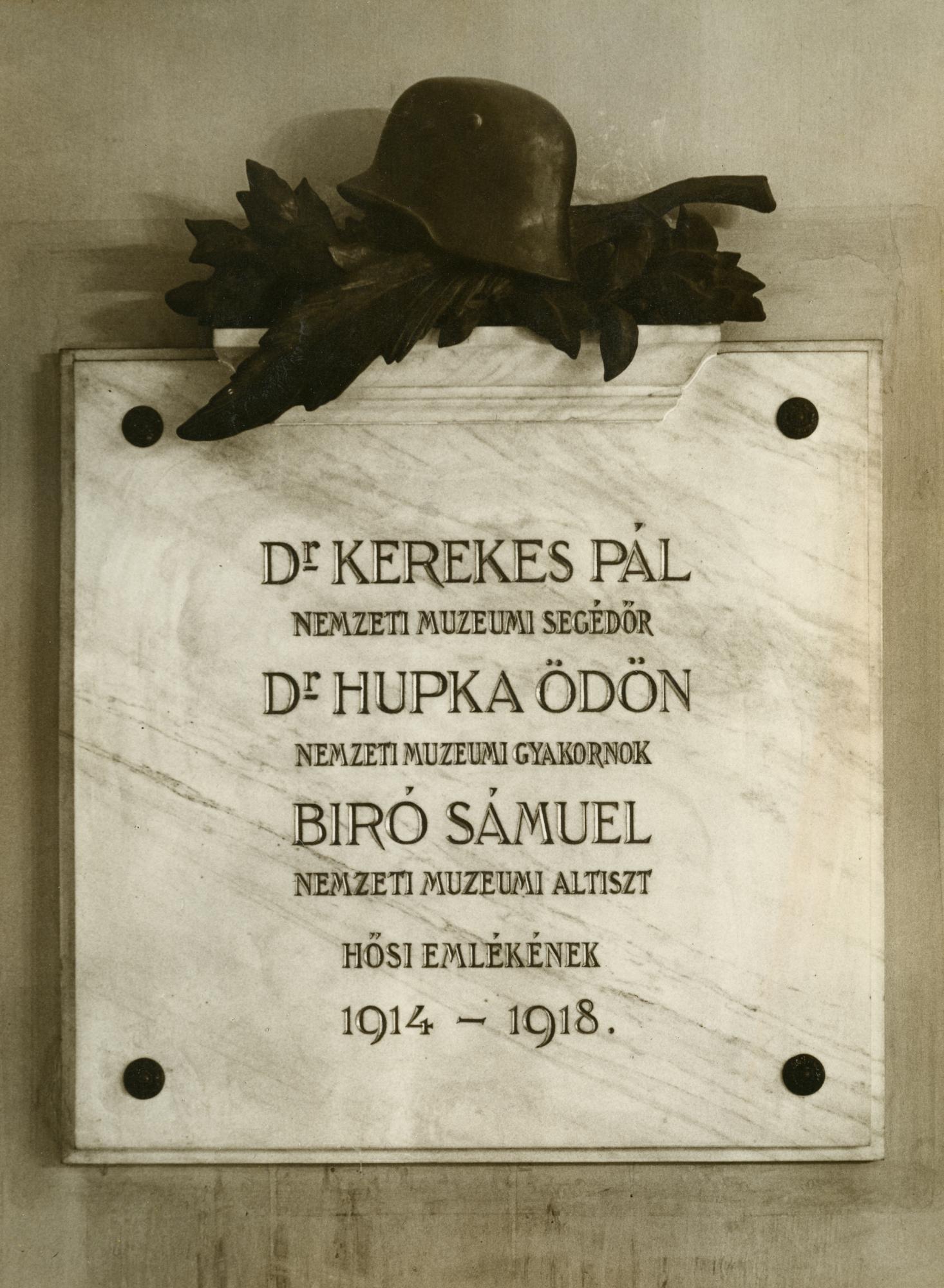 Archív felvétel az emléktábláról, melynek eredeti helyét ma már nem ismerjük