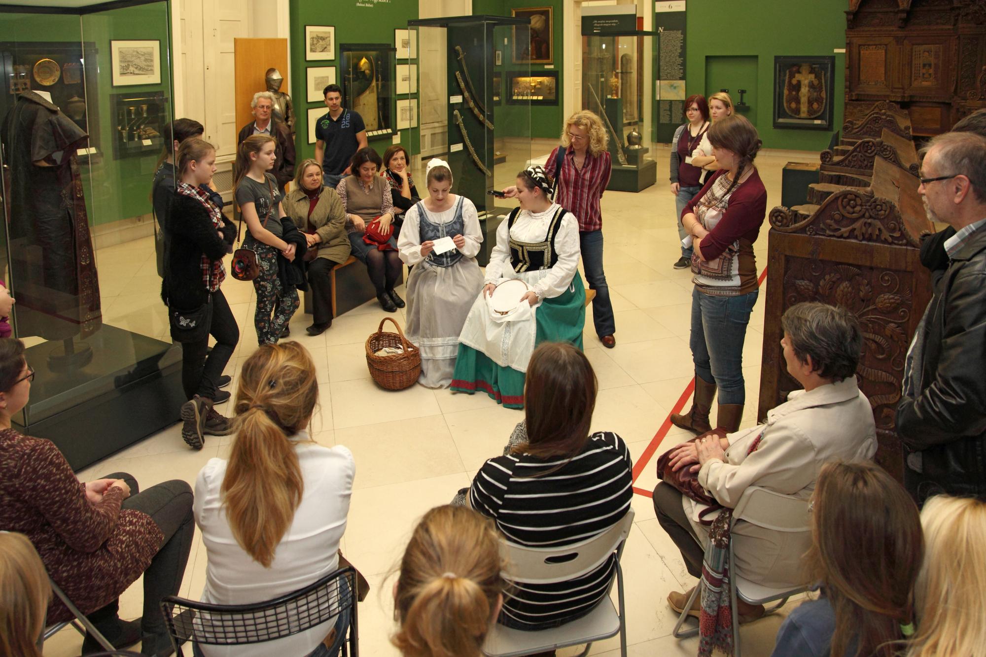 Boszorkányok és kirakatperek