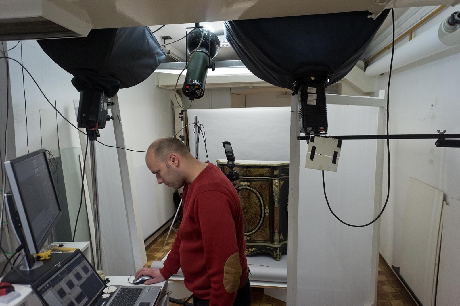 Varga Miklós: Boulle-stílusú, alacsony szalonszekrény, 1850, Franciaország