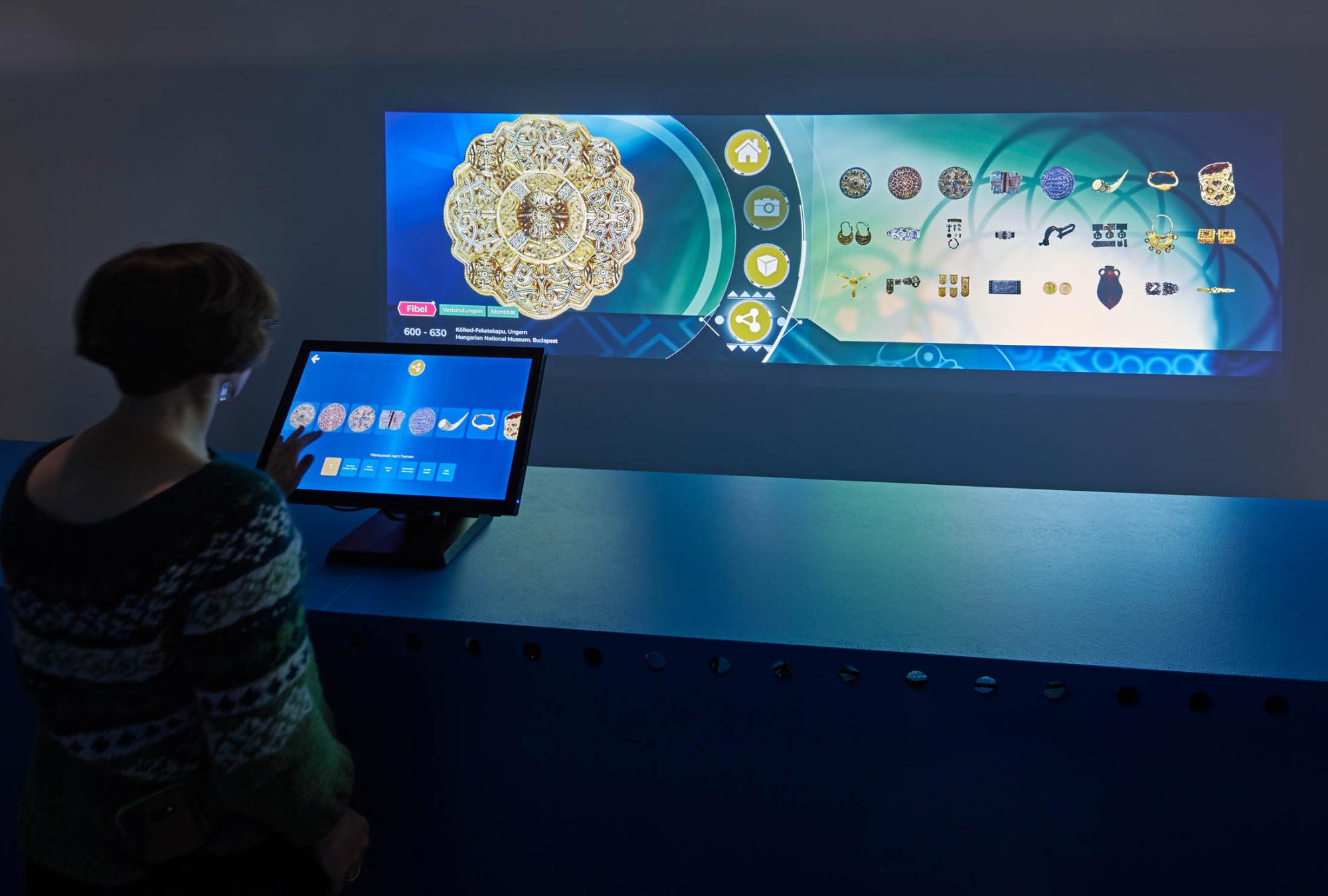 Bonnban járnak az avarok 1