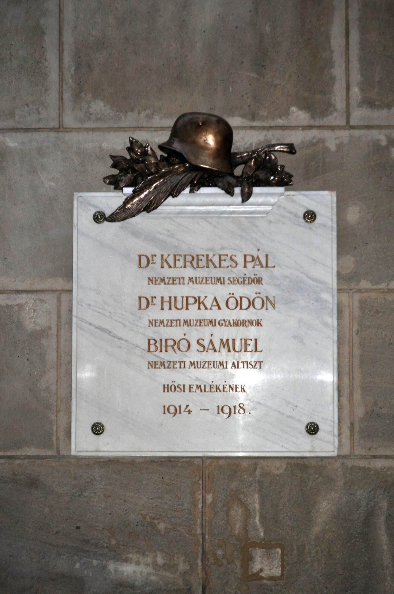 A megújult régi emléktábla