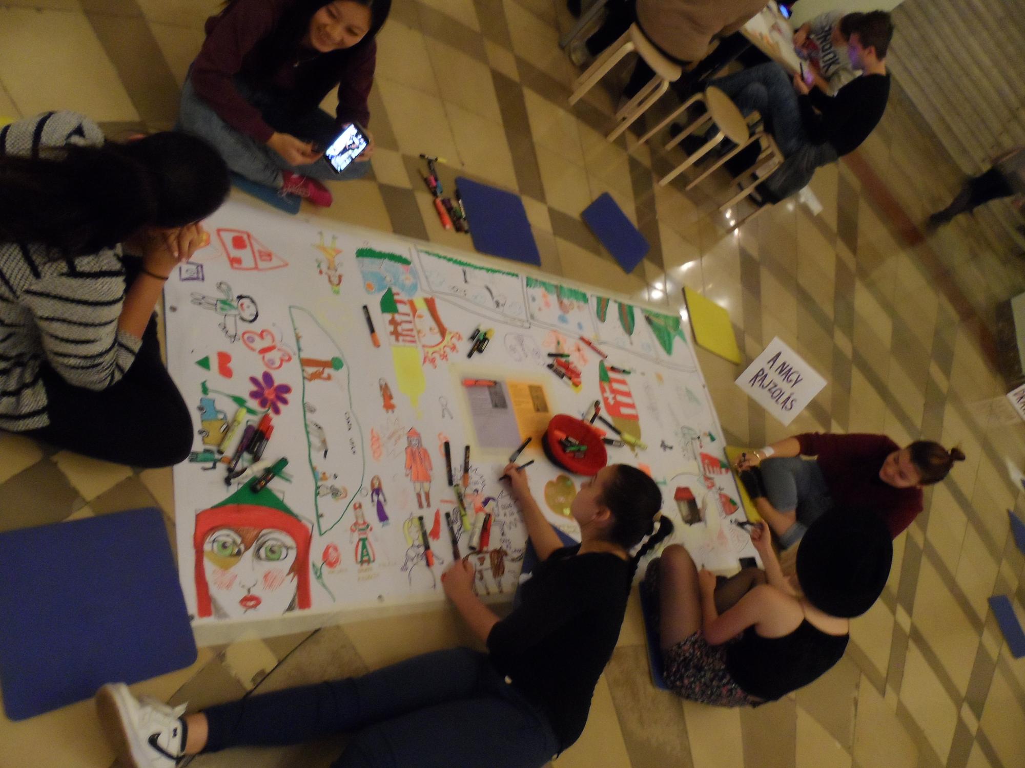 Az óriás üres lap hamar megtelt a történet szereplőivel