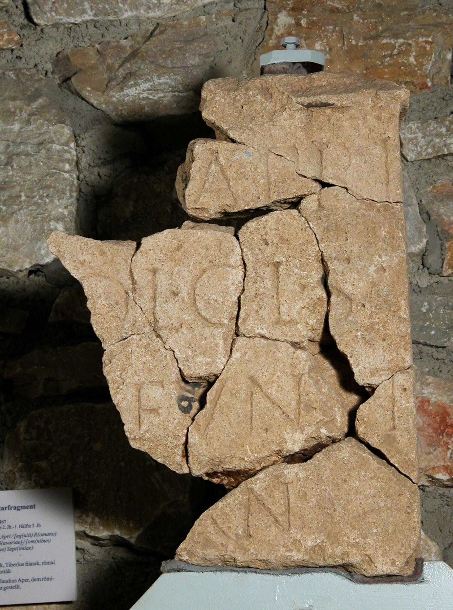 Síroltár töredéke 2