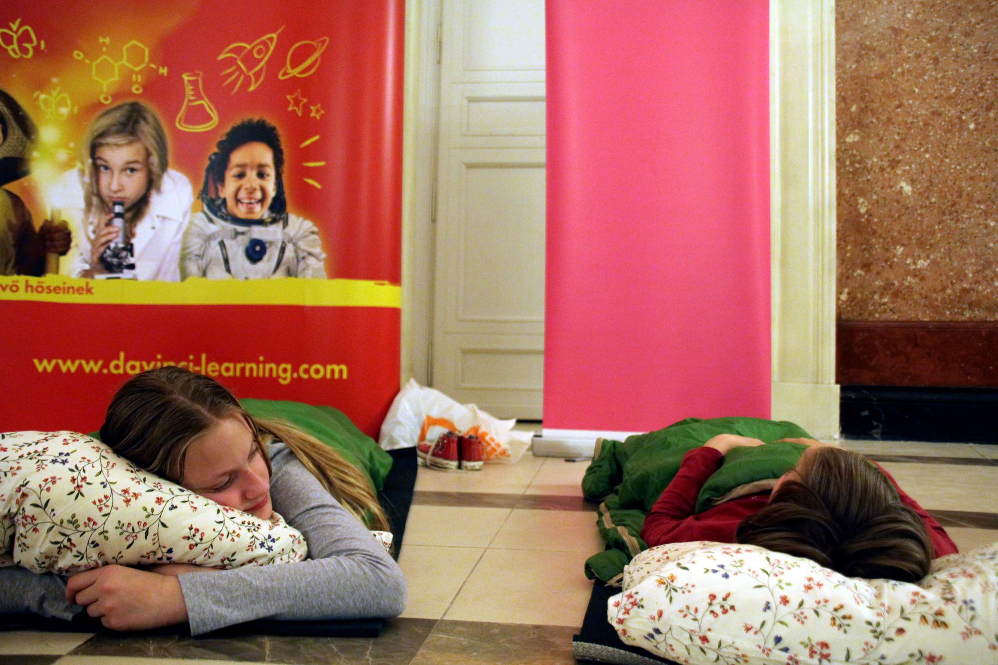 Alvás a Kupolateremben