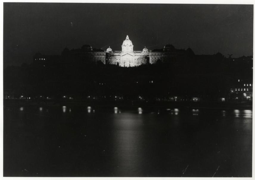 Fény az éjszakában 11