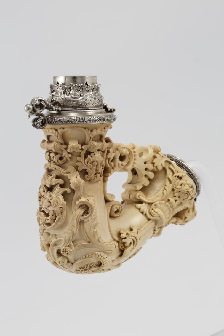 He himself cut the pipes