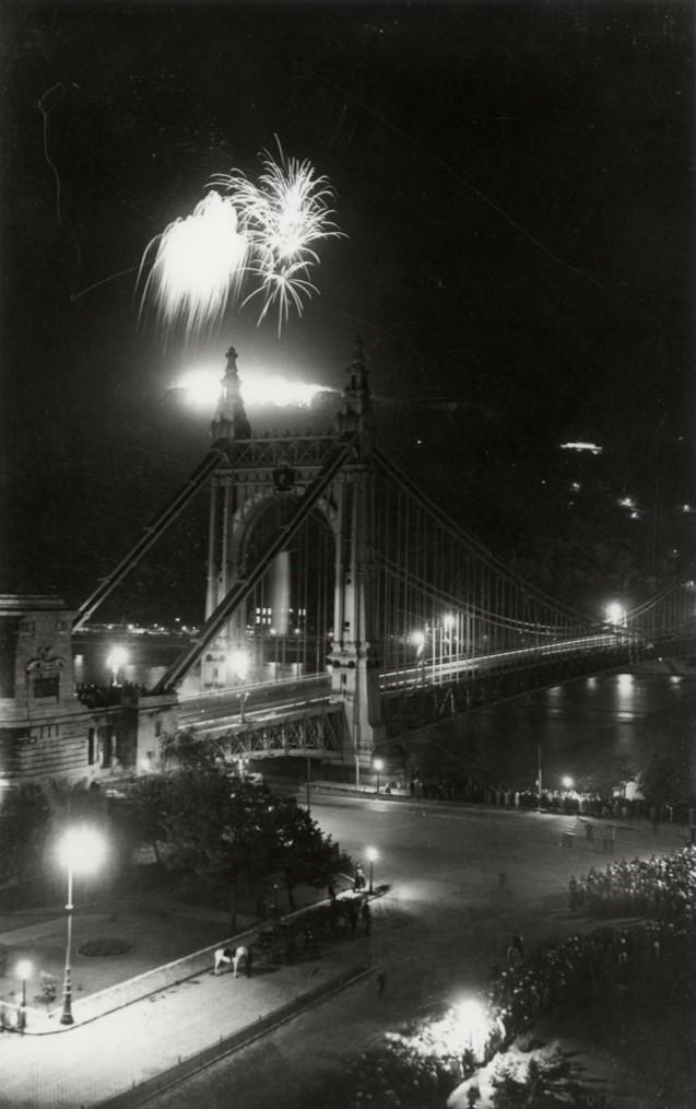 Fény az éjszakában 26