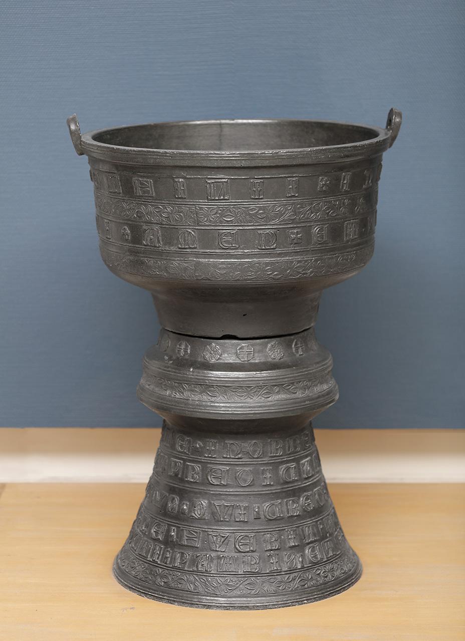 14. századi keresztelőmedence Liptótepláról (Liptovská Teplá, Szlovákia) 10