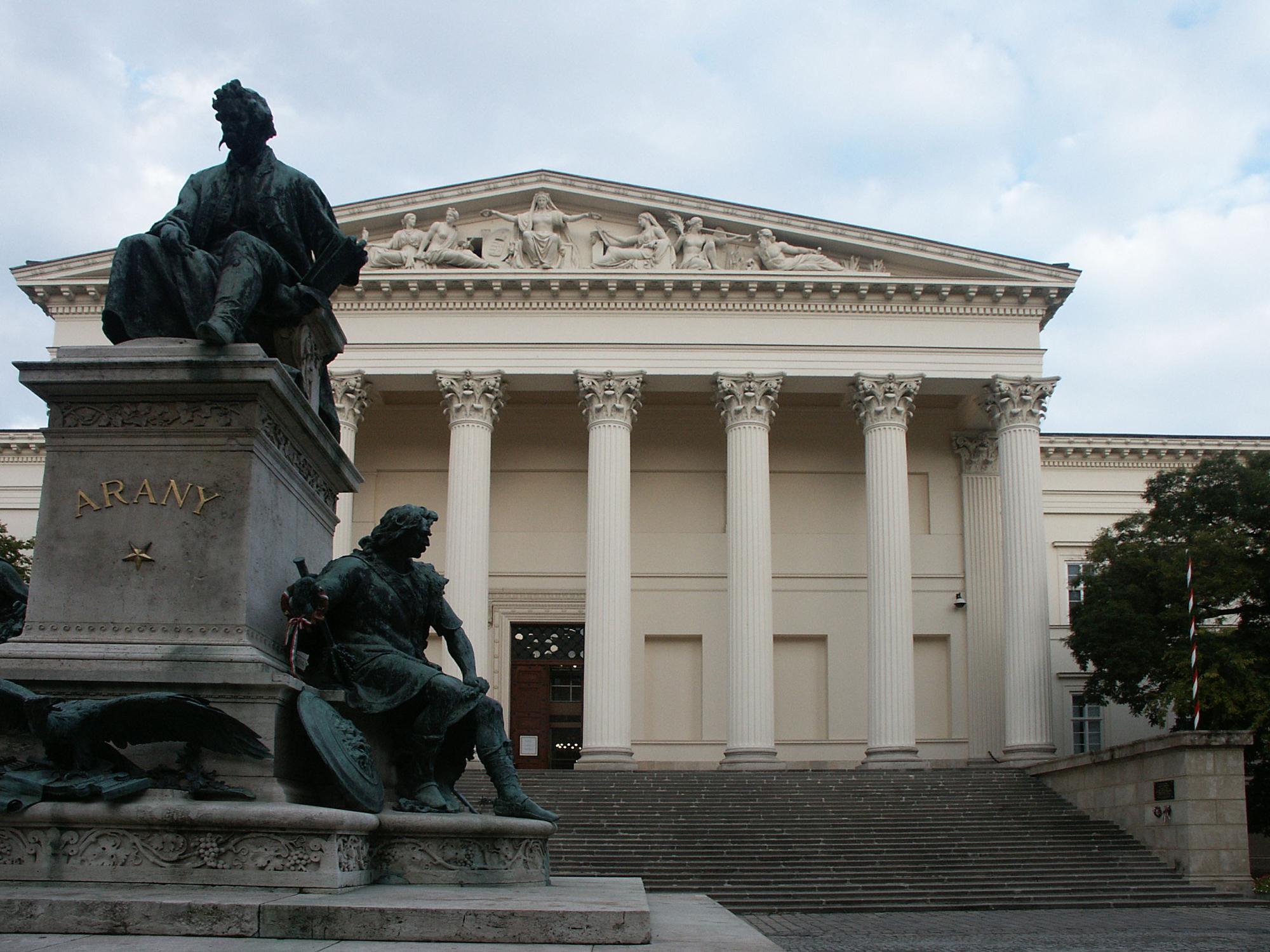 MNM Arany János szobor