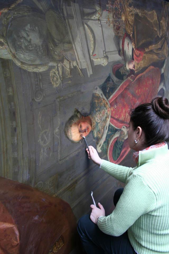 Restaurátor munka közben 4