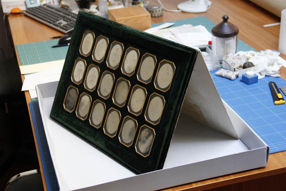 Osztrák katonatiszteket ábrázoló 18 db-os dagerrotípia konzerválása 1