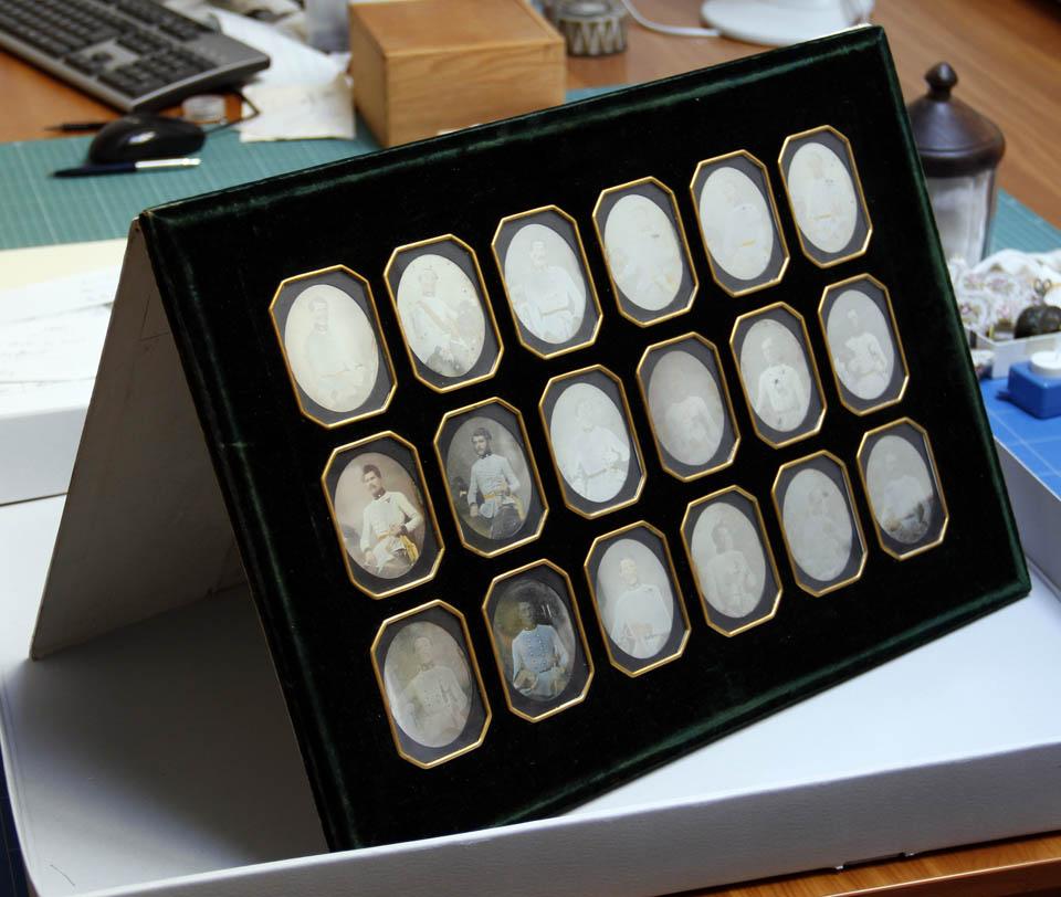 Osztrák katonatiszteket ábrázoló 18 db-os dagerrotípia konzerválása 2