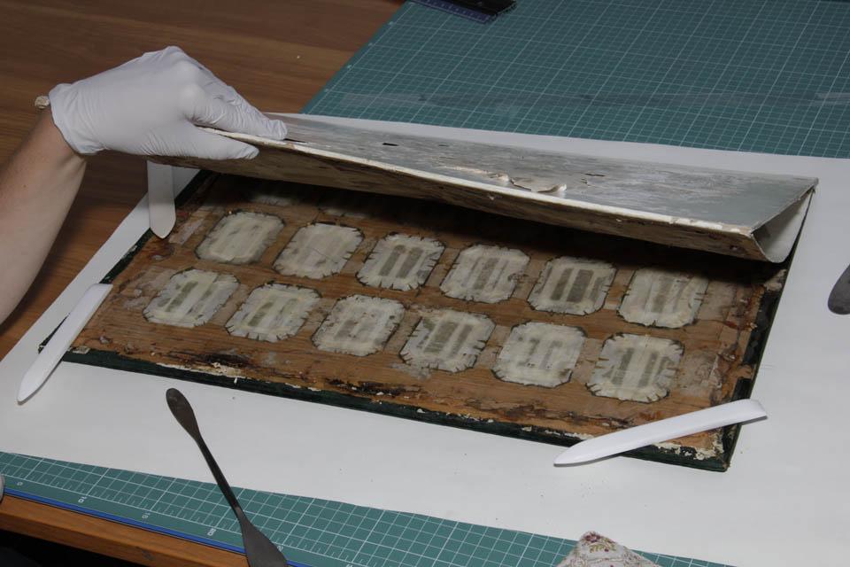 Osztrák katonatiszteket ábrázoló 18 db-os dagerrotípia konzerválása 9