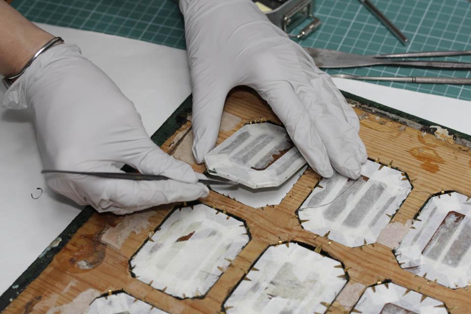 Osztrák katonatiszteket ábrázoló 18 db-os dagerrotípia konzerválása 16