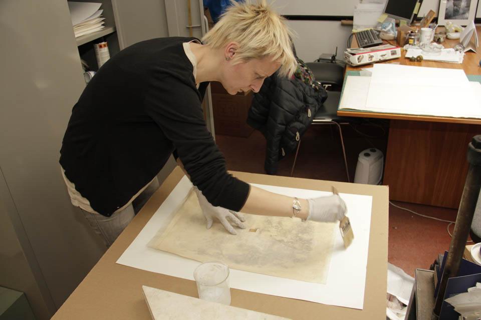 Osztrák katonatiszteket ábrázoló 18 db-os dagerrotípia konzerválása 21