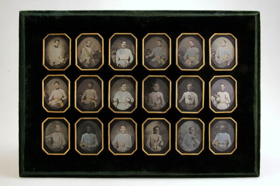 Osztrák katonatiszteket ábrázoló 18 db-os dagerrotípia konzerválása 26
