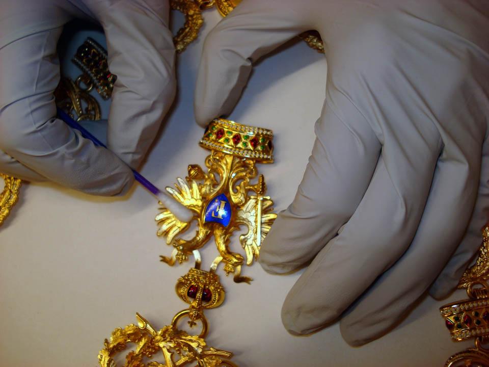 Belga vaskorona rend kezelése 6