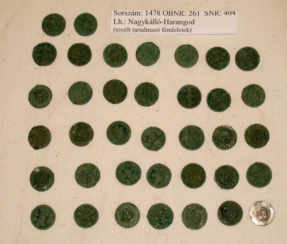 Vászonba csomagolt érmek 1