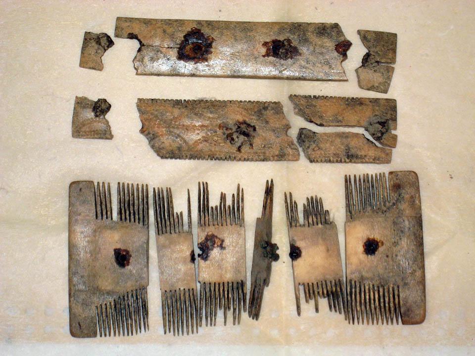 Tiszagyenda lelőhelyről előkerült csontfésű