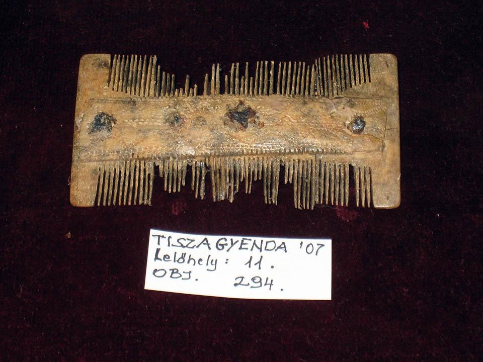 Tiszagyenda lelőhelyről előkerült csontfésű restaurálás után