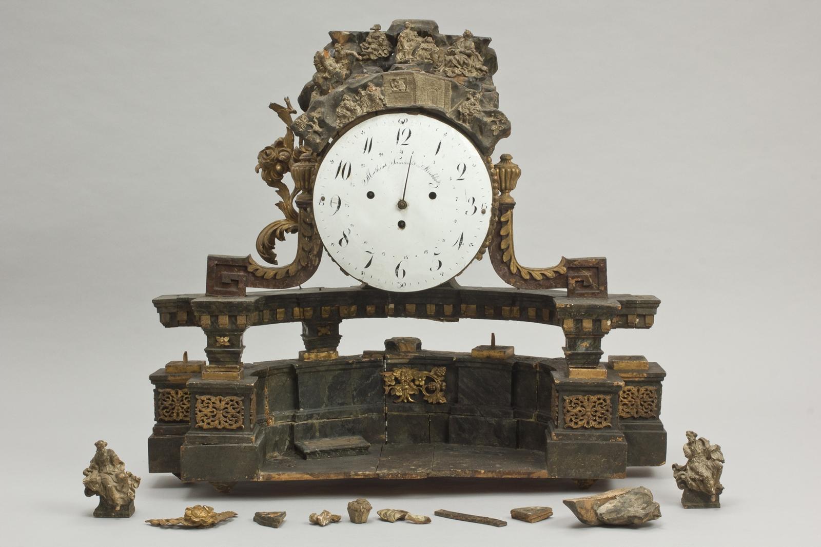 Madarászné Gorej Judit: Oszlopos álló óra, 19. század első fele, Miskolc - restaurálás előtt