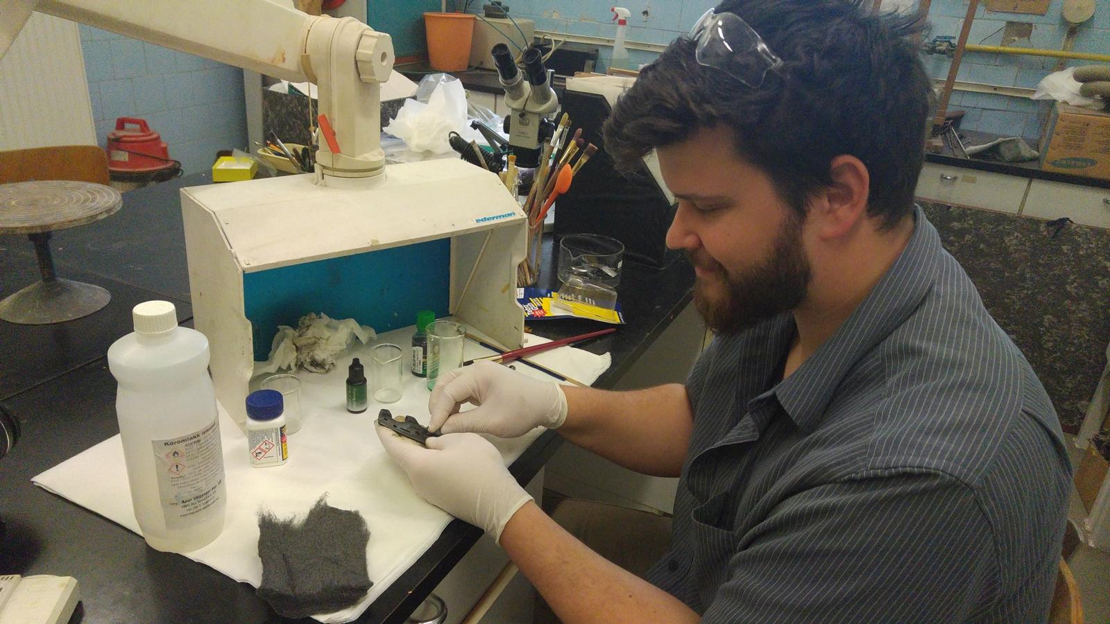 Németh Norbert: Balkáni puska (džeferdar), 18-19. század - a restaurátor munka közben