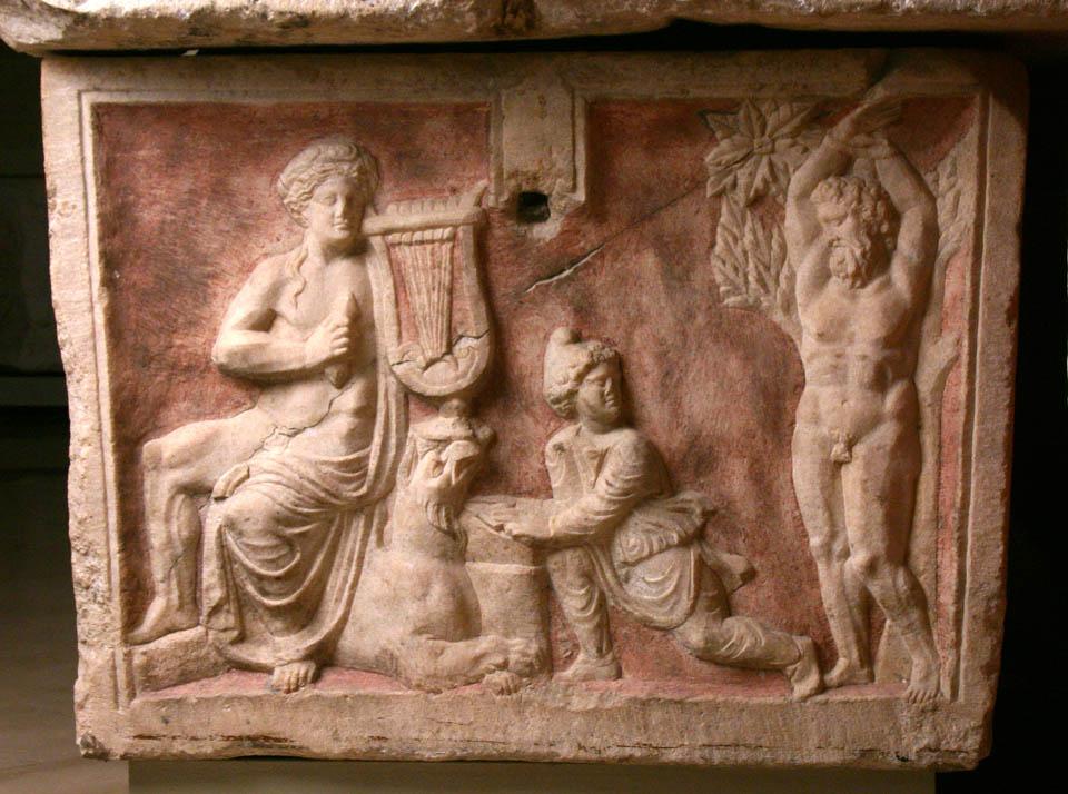 Apollo és Marszüasz történetét ábrázoló márvány szarkofág Szekszárdról