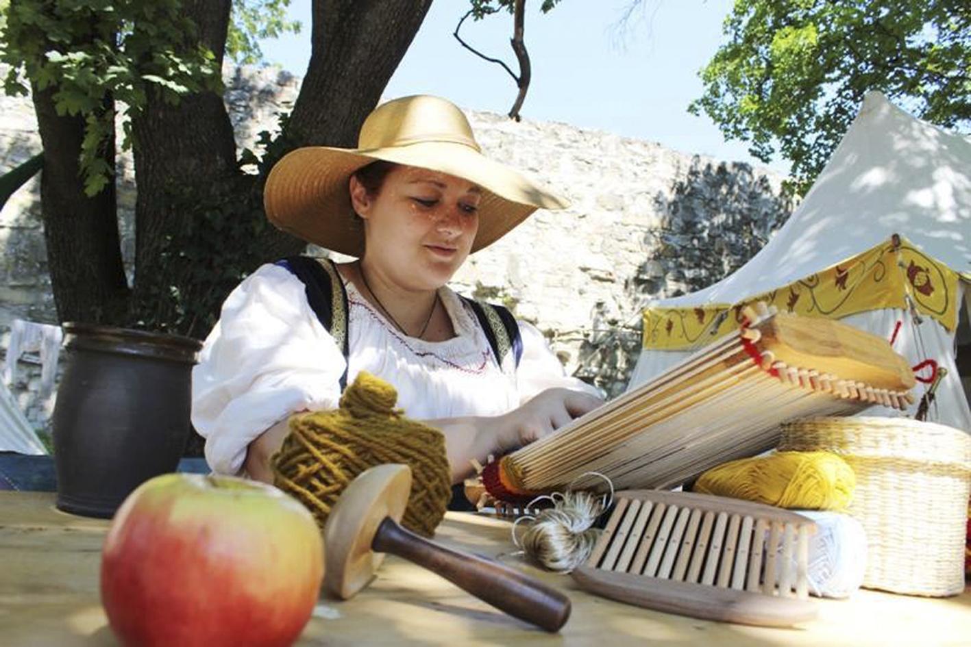 szövés - fonás az idő fonalával