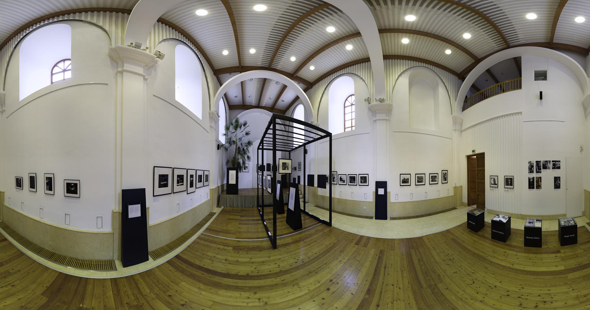 Nyitott tér. A Múzsák temploma