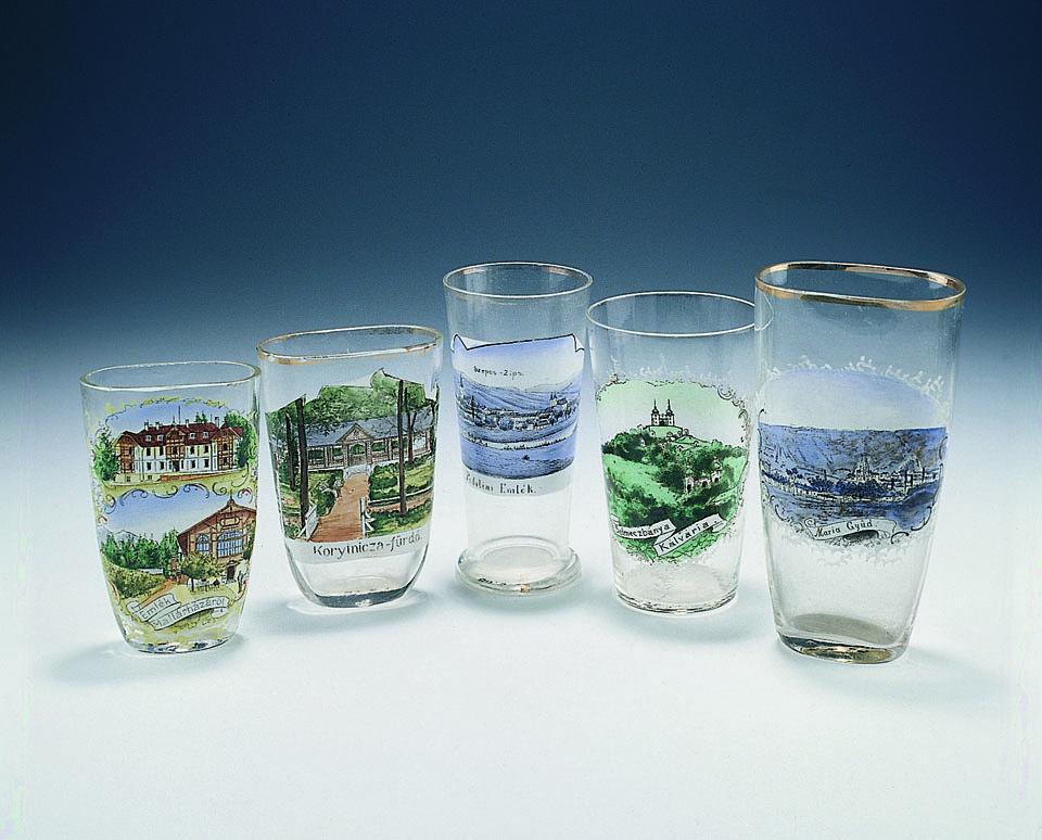 Ivó- és fürdőkúra poharak