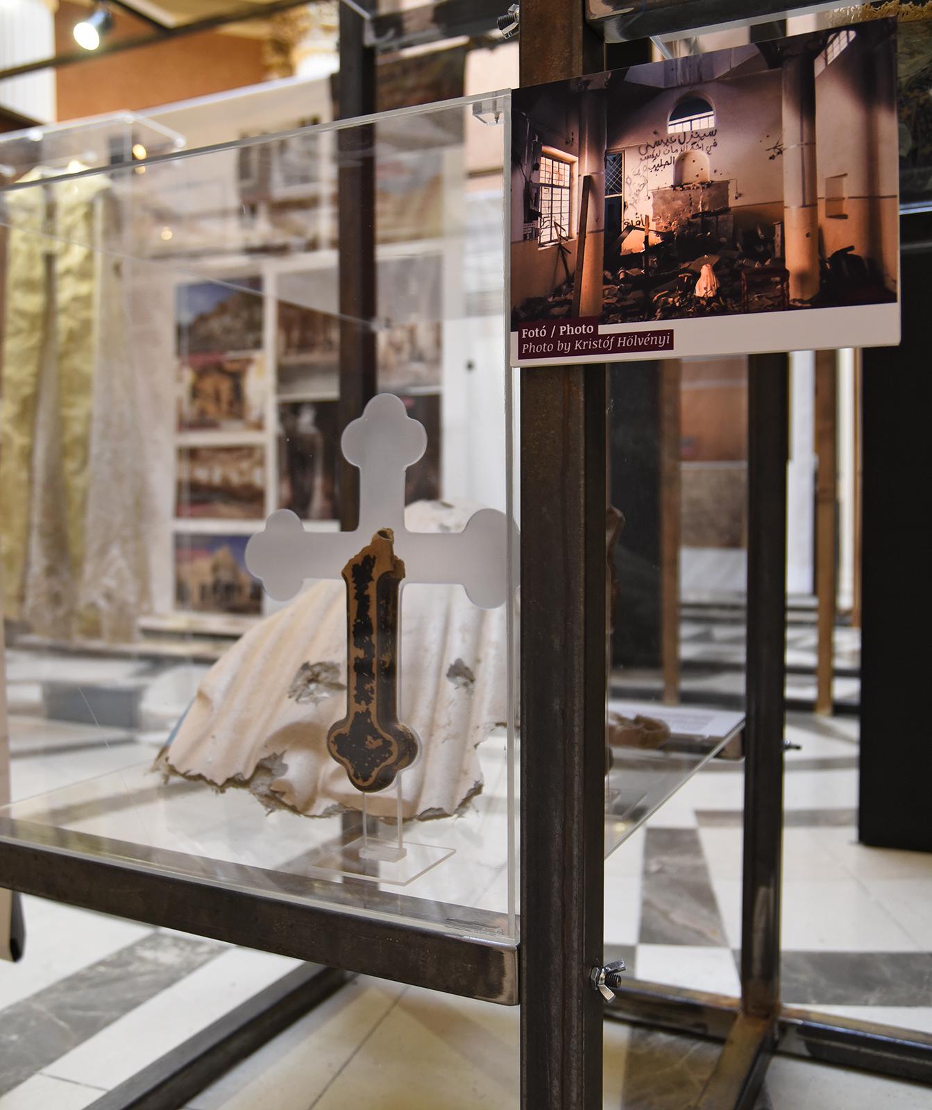 Kereszt-tűzben kiállítás_kiallitasfoto2