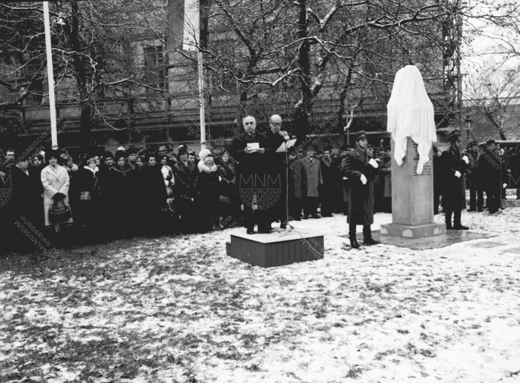 A szoboravatás 1976-ban