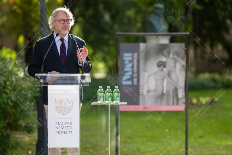 Duett: zene és fényképezés című tablókiállítás megnyitó