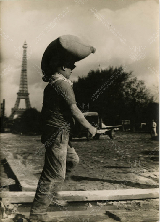 Zsákhordó, Párizs, 1930-as évek, Rosie Ney (Földi Rózsi) felvétele