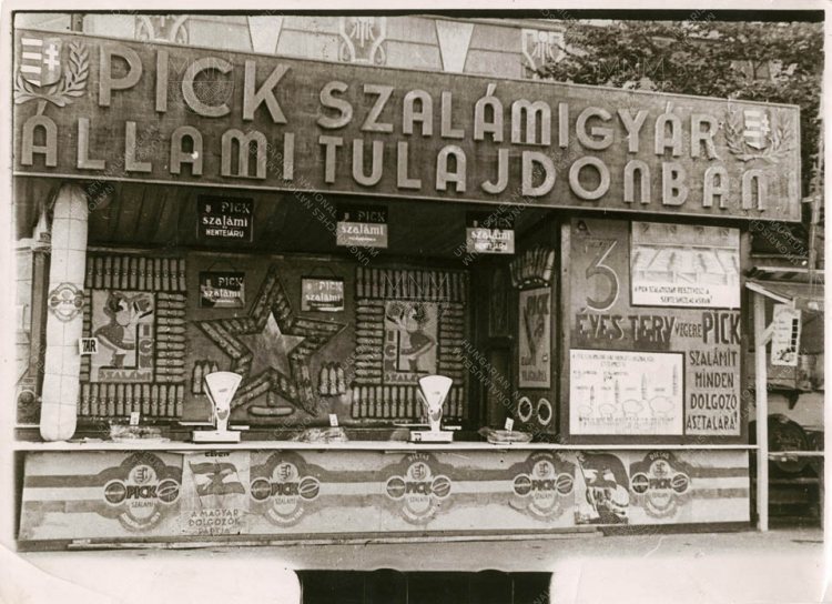 Az államosított Pick Szalámigyár árusító standja, Budapest, 1949,  ismeretlen felvétele