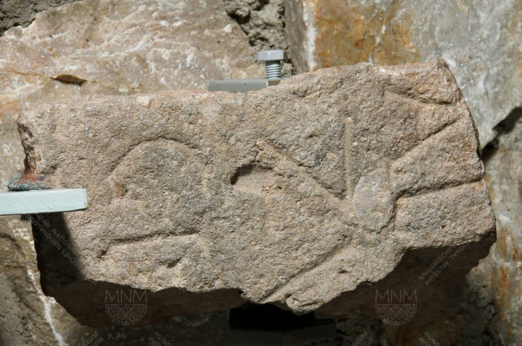 Sírkőtöredék