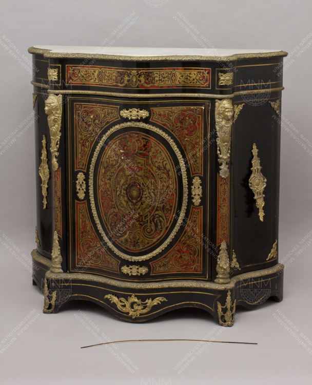 Varga Miklós: Boulle-stílusú, alacsony szalonszekrény, 1850, Franciaország - restaurálás előtt