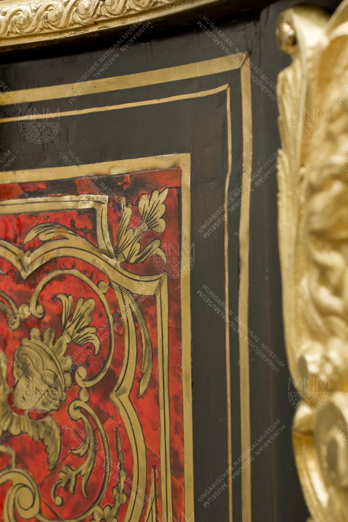 Varga Miklós: Boulle-stílusú, alacsony szalonszekrény, 1850, Franciaország - restaurálás után (részlet)