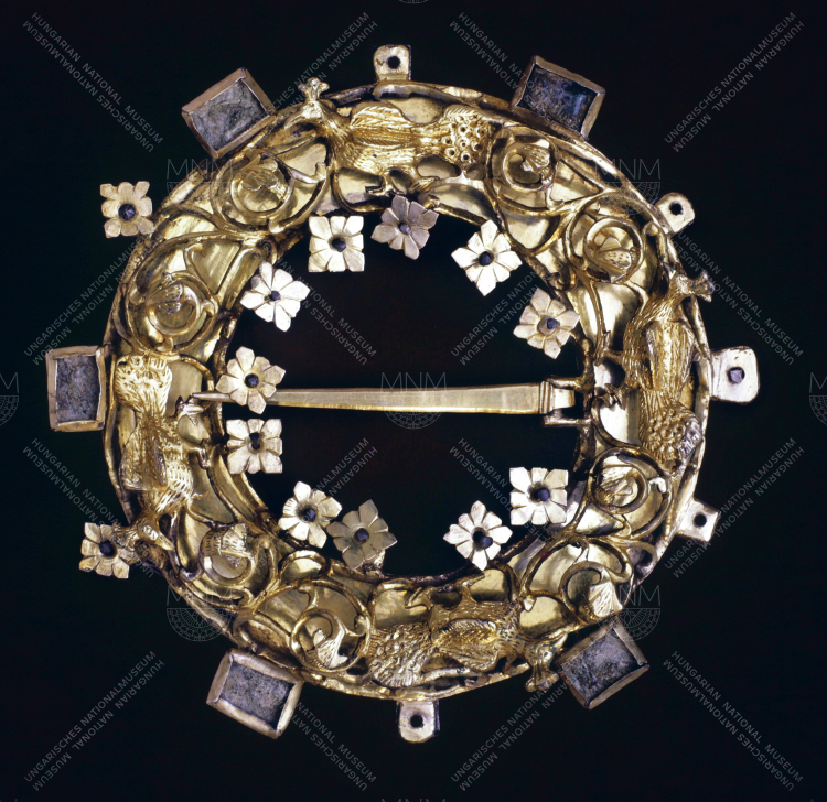 MANTLE CLASP