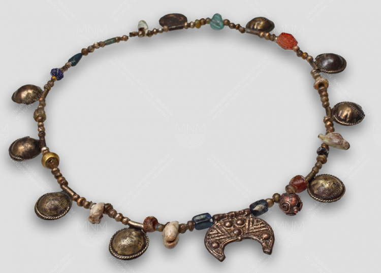 NECKLACE, FROM HALIMBA-CSERES