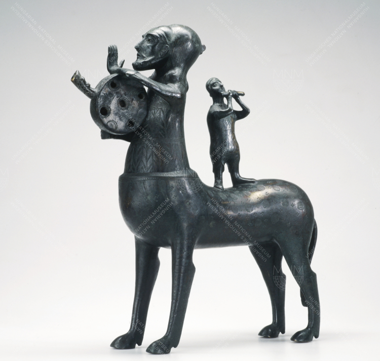 Kentauros aquamanile