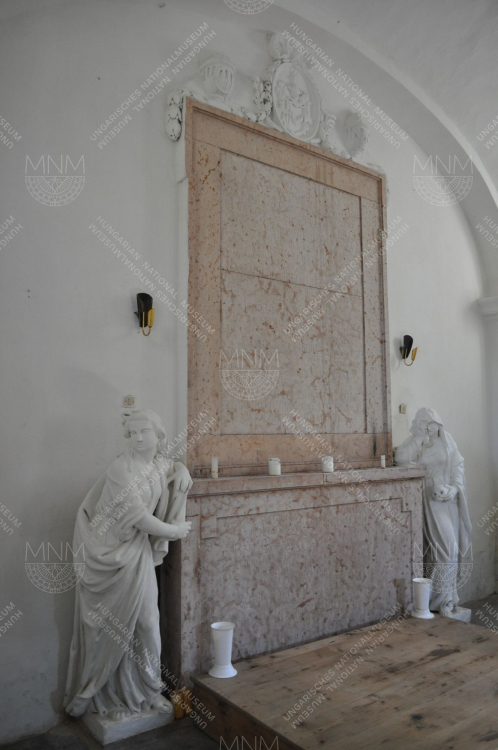 A sírbolt epitáfiuma felújítás előtt, 2011 