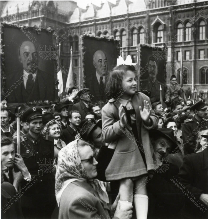 Nagygyűlés az Országház előtt, 1953. május 10., Kéri Dániel felvétele
