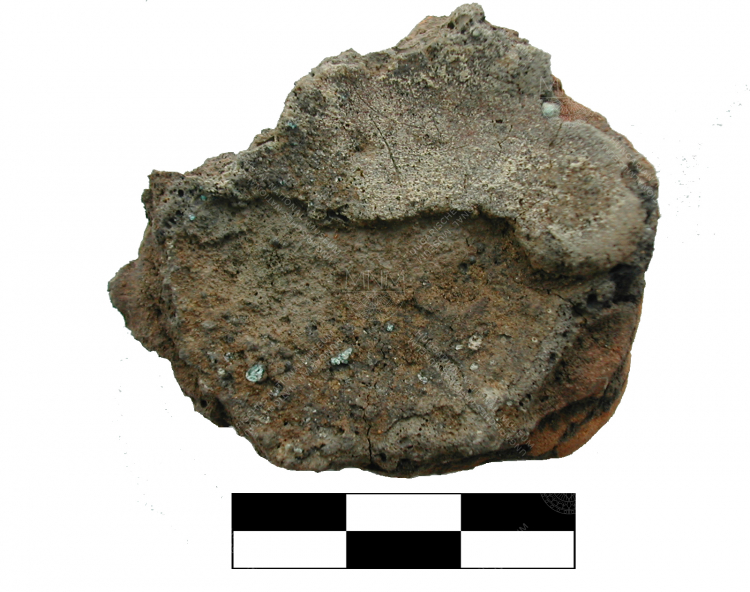 Öntőtégely olvadt belső felülete bronz olvadékokkal