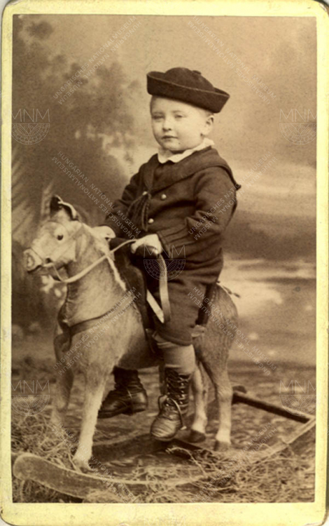 Gyermek viselet