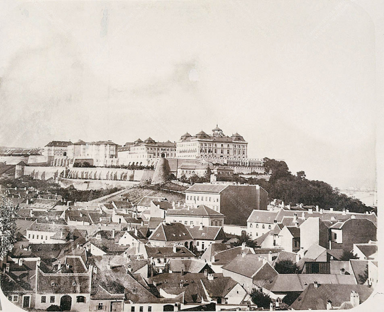 A Tabán és a királyi palota a Gellérthegy felől, 1859, Heidenhaus Ede felvétele, sóspapír