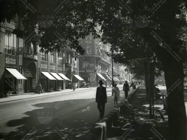 A Tisza István (ma József Attila) utca, 1936 körül, Vadas Ernő felvétele